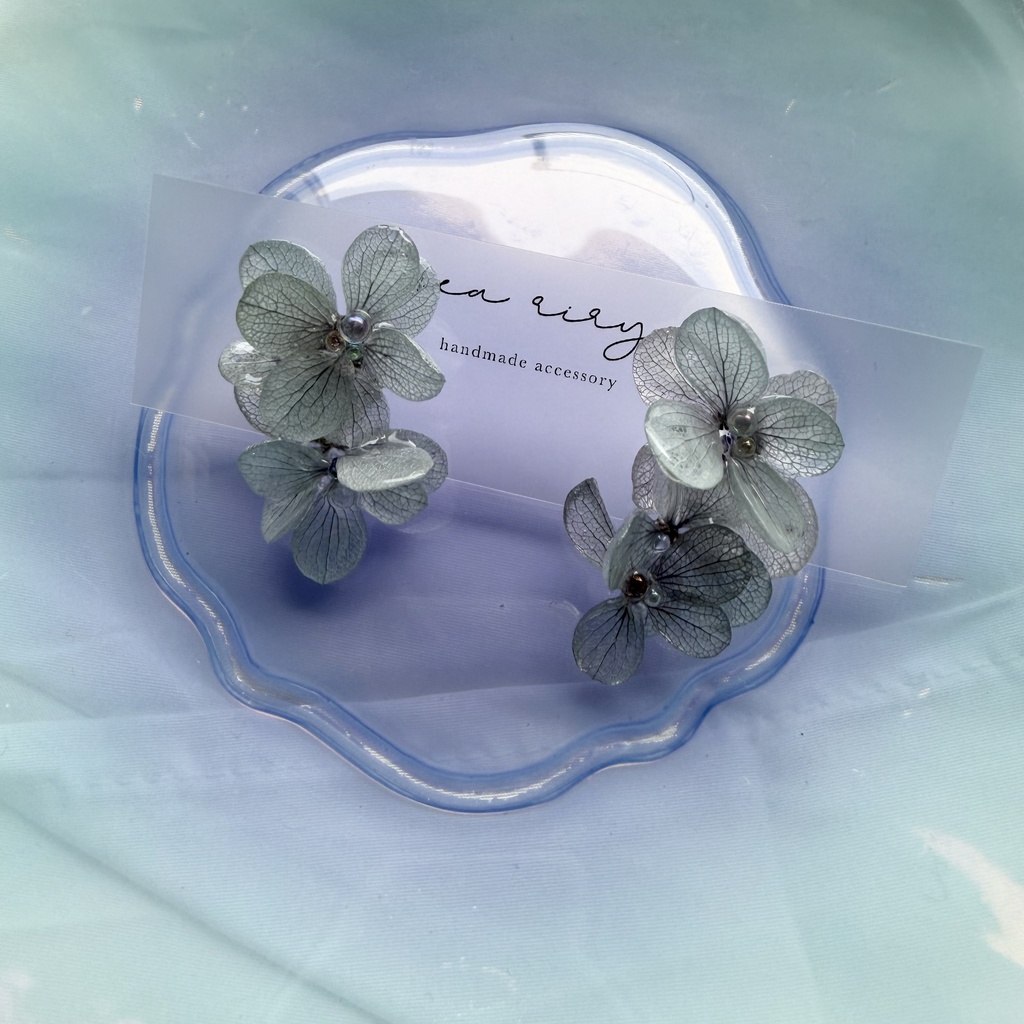 no.367 紫陽花連なるピアス 本物のお花 くすみパープル アトランティスアジサイ サージカルステンレス ピアス