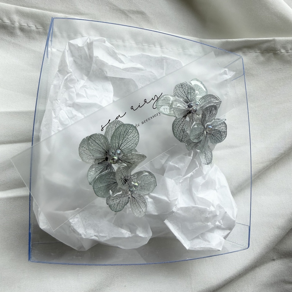 no.368 紫陽花連なるピアス 本物のお花 くすみパープル アトランティスアジサイ サージカルステンレス ピアス