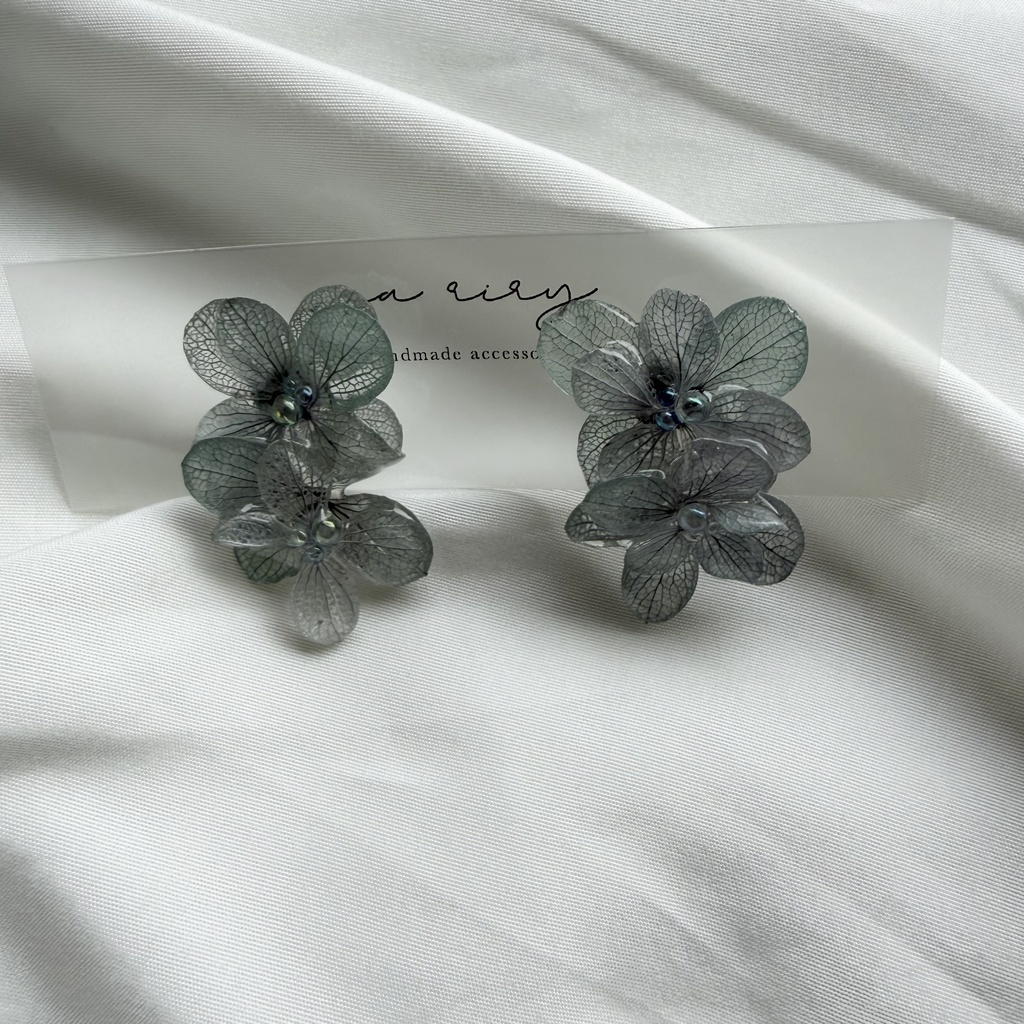 no.368 紫陽花連なるピアス 本物のお花 くすみパープル アトランティスアジサイ サージカルステンレス ピアス