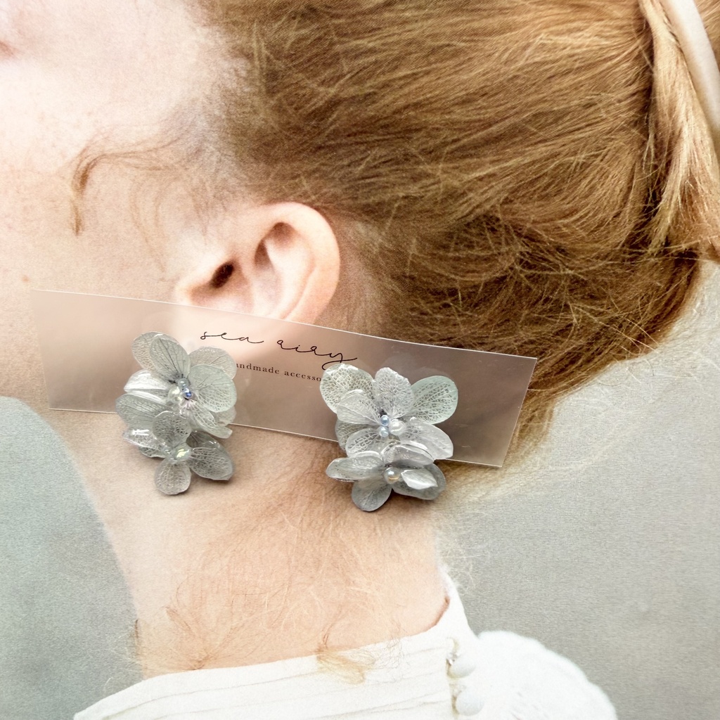 no.368 紫陽花連なるピアス 本物のお花 くすみパープル アトランティスアジサイ サージカルステンレス ピアス