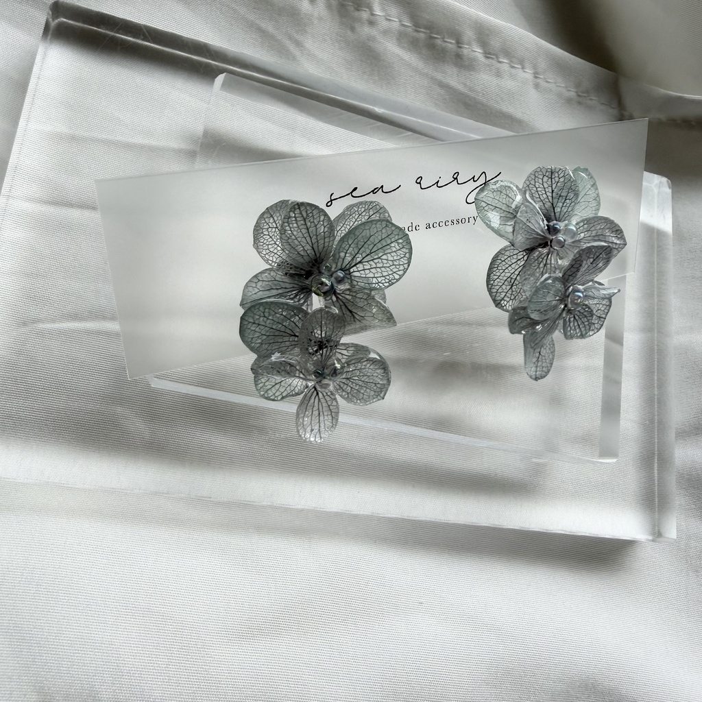 no.368 紫陽花連なるピアス 本物のお花 くすみパープル アトランティスアジサイ サージカルステンレス ピアス