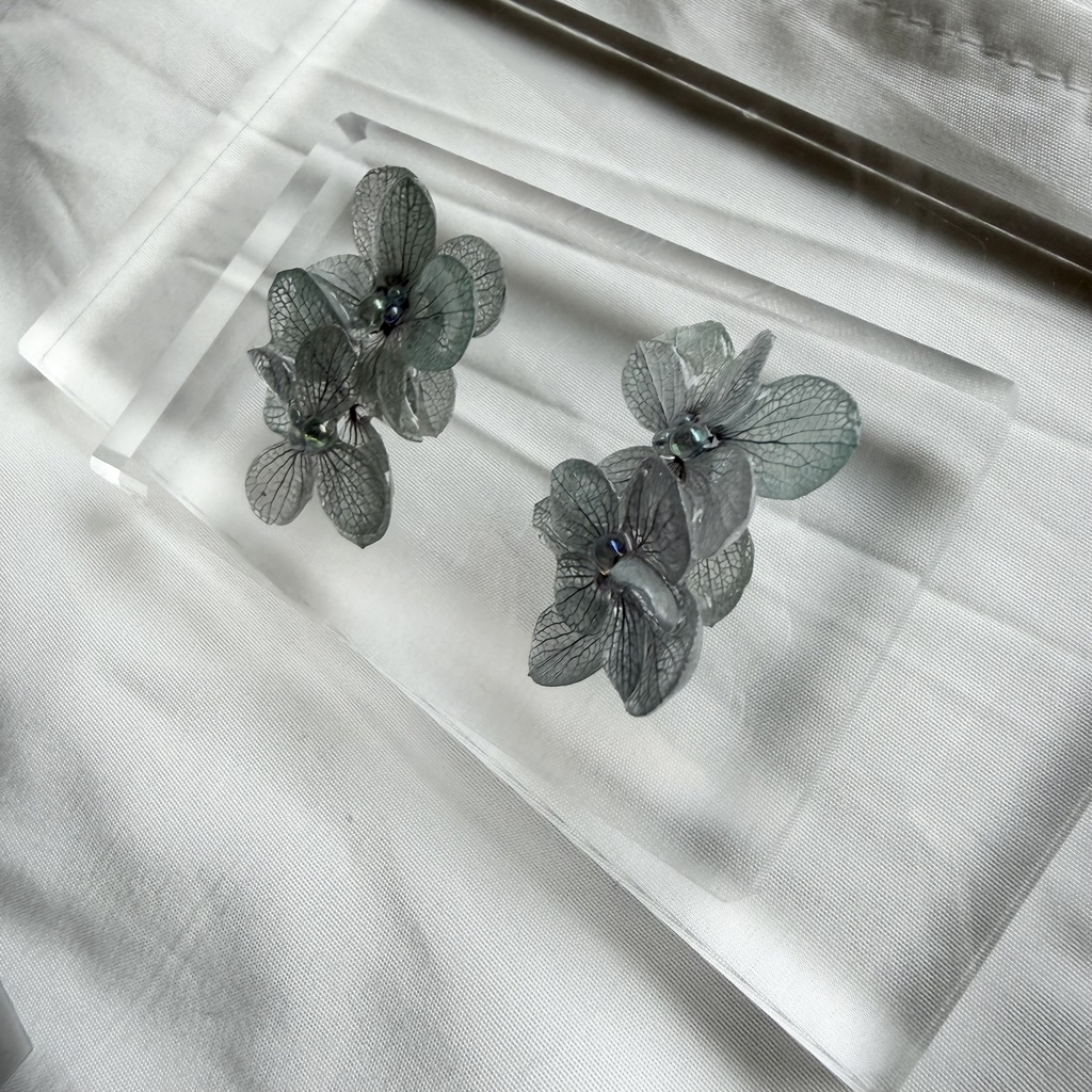 no.368 紫陽花連なるピアス 本物のお花 くすみパープル アトランティスアジサイ サージカルステンレス ピアス