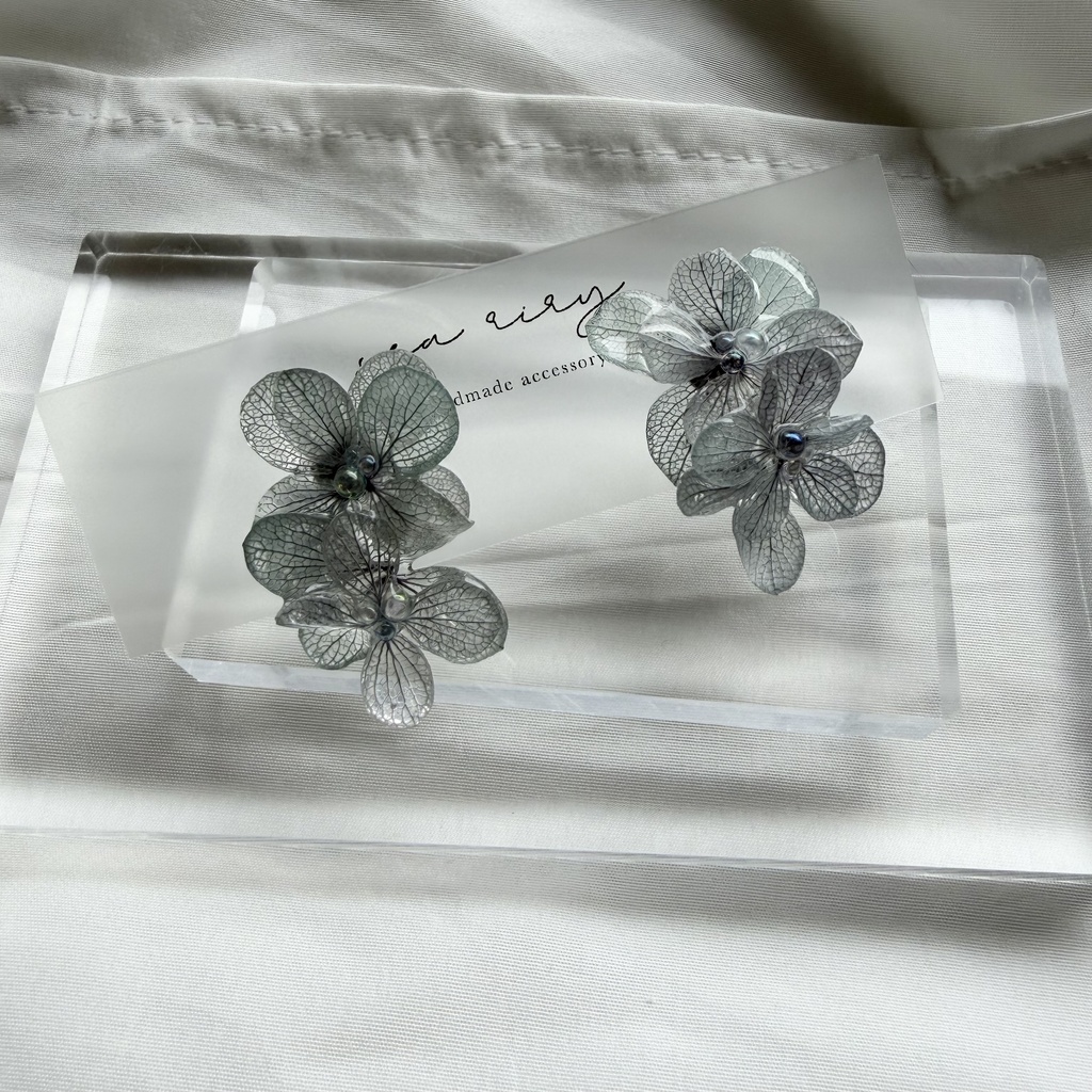 no.368 紫陽花連なるピアス 本物のお花 くすみパープル アトランティスアジサイ サージカルステンレス ピアス