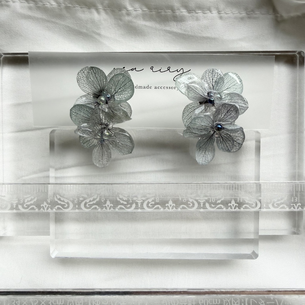 no.368 紫陽花連なるピアス 本物のお花 くすみパープル アトランティスアジサイ サージカルステンレス ピアス