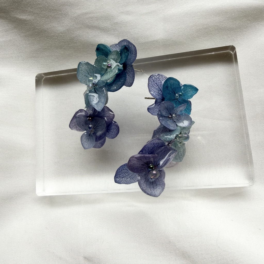 no.375 再販 紫陽花連なるピアス 本物のお花 紫陽花 ブルーmix バブル サージカルステンレス ピアス