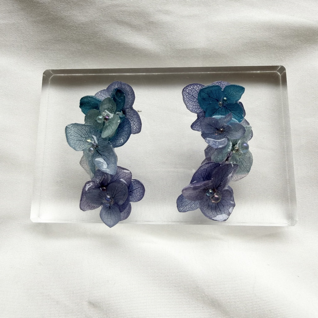 no.375 再販 紫陽花連なるピアス 本物のお花 紫陽花 ブルーmix バブル サージカルステンレス ピアス