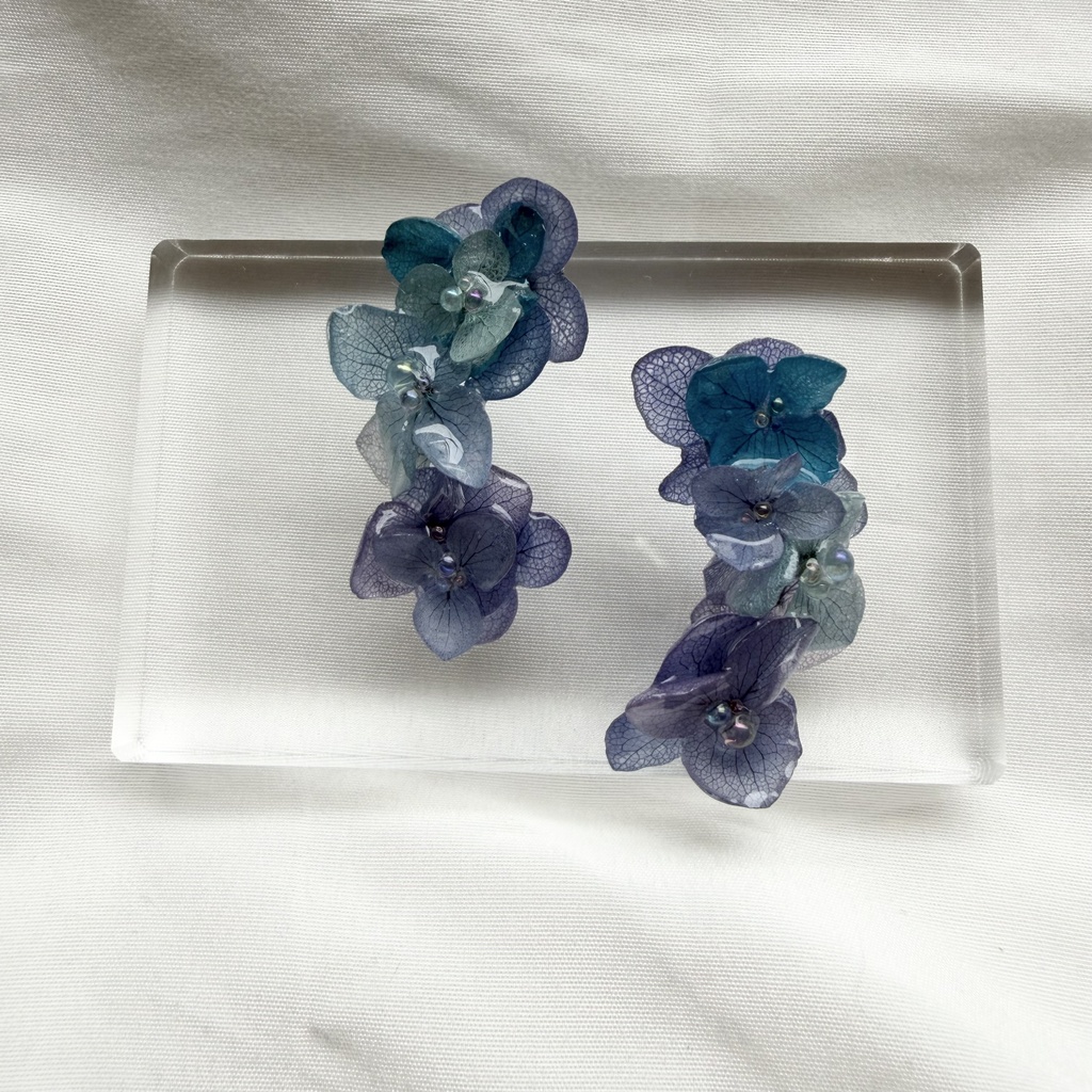 no.375 再販 紫陽花連なるピアス 本物のお花 紫陽花 ブルーmix バブル サージカルステンレス ピアス