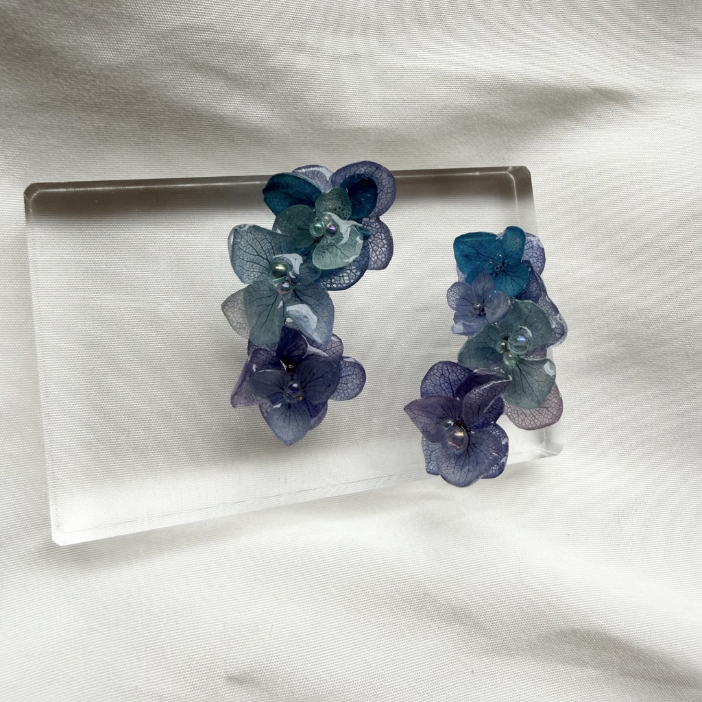 no.375 再販 紫陽花連なるピアス 本物のお花 紫陽花 ブルーmix バブル サージカルステンレス ピアス