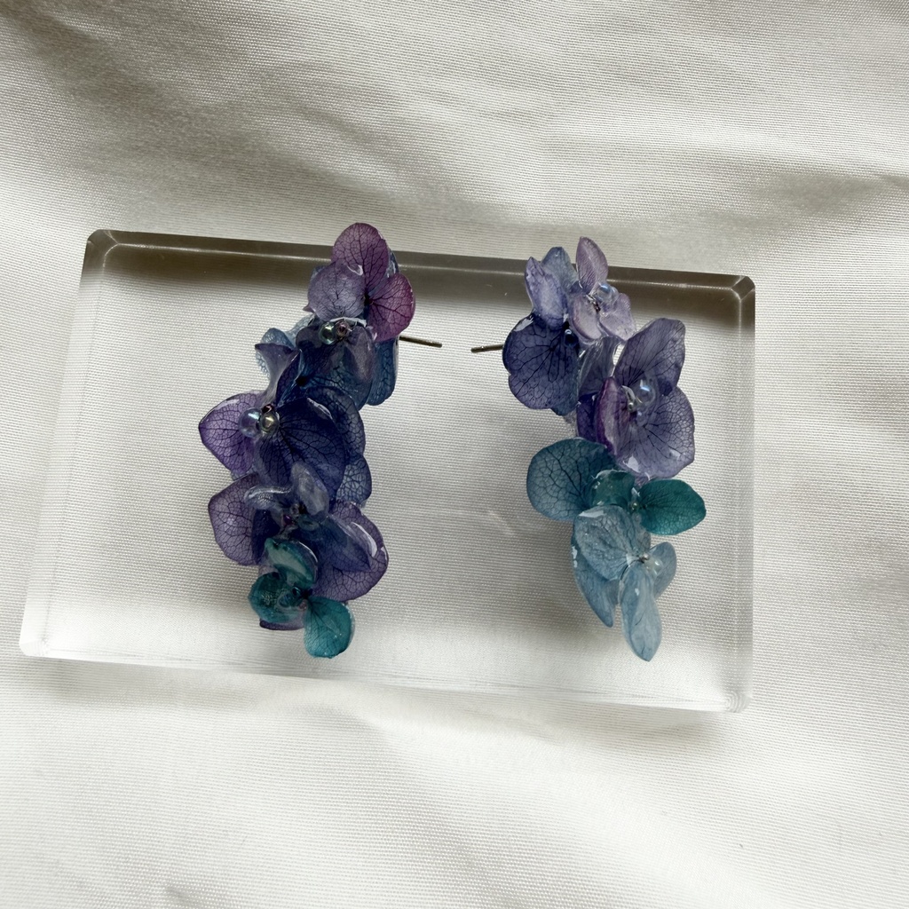 no.376 再販 紫陽花連なるピアス 本物のお花 紫陽花 ブルーmix バブル サージカルステンレス ピアス