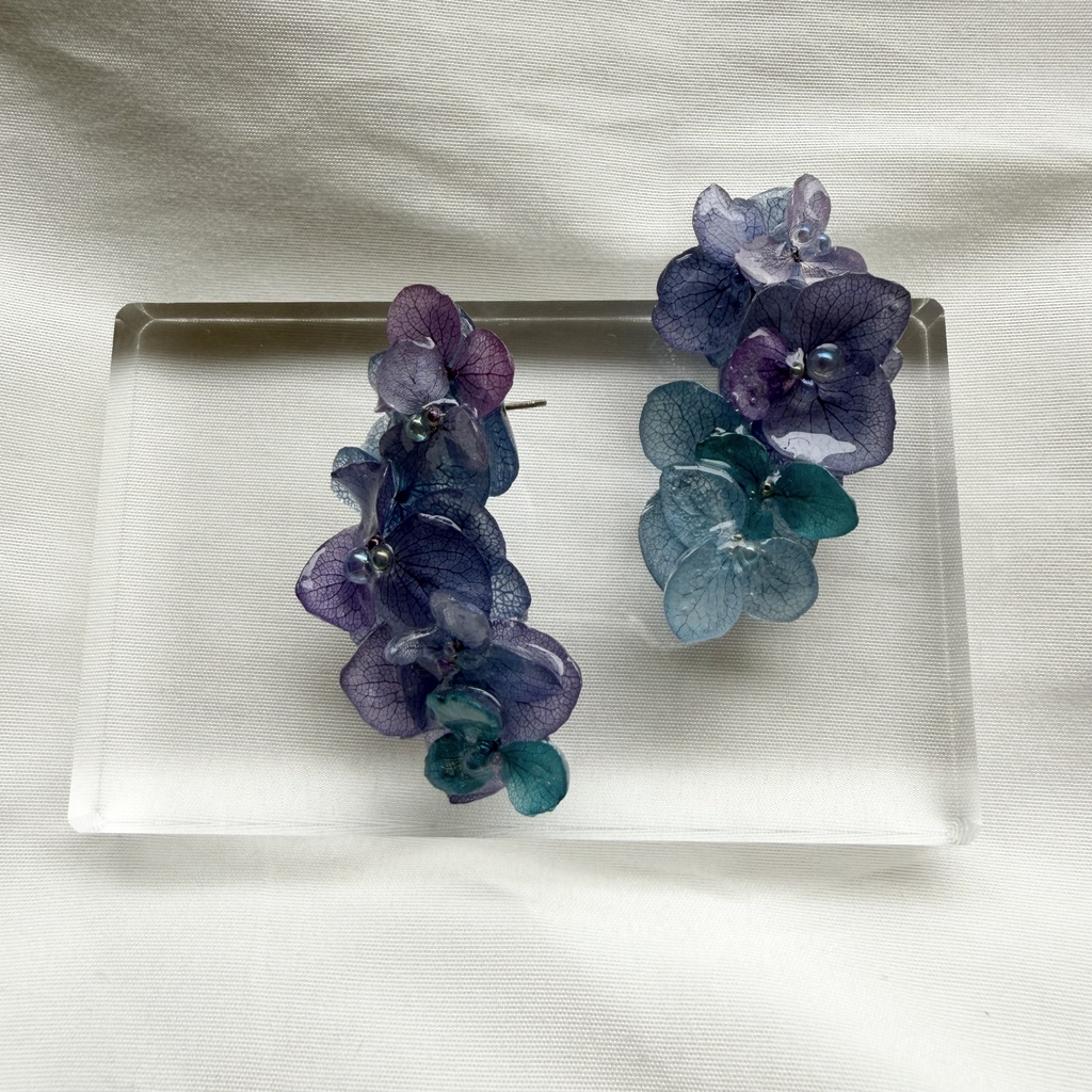 no.376 再販 紫陽花連なるピアス 本物のお花 紫陽花 ブルーmix バブル サージカルステンレス ピアス