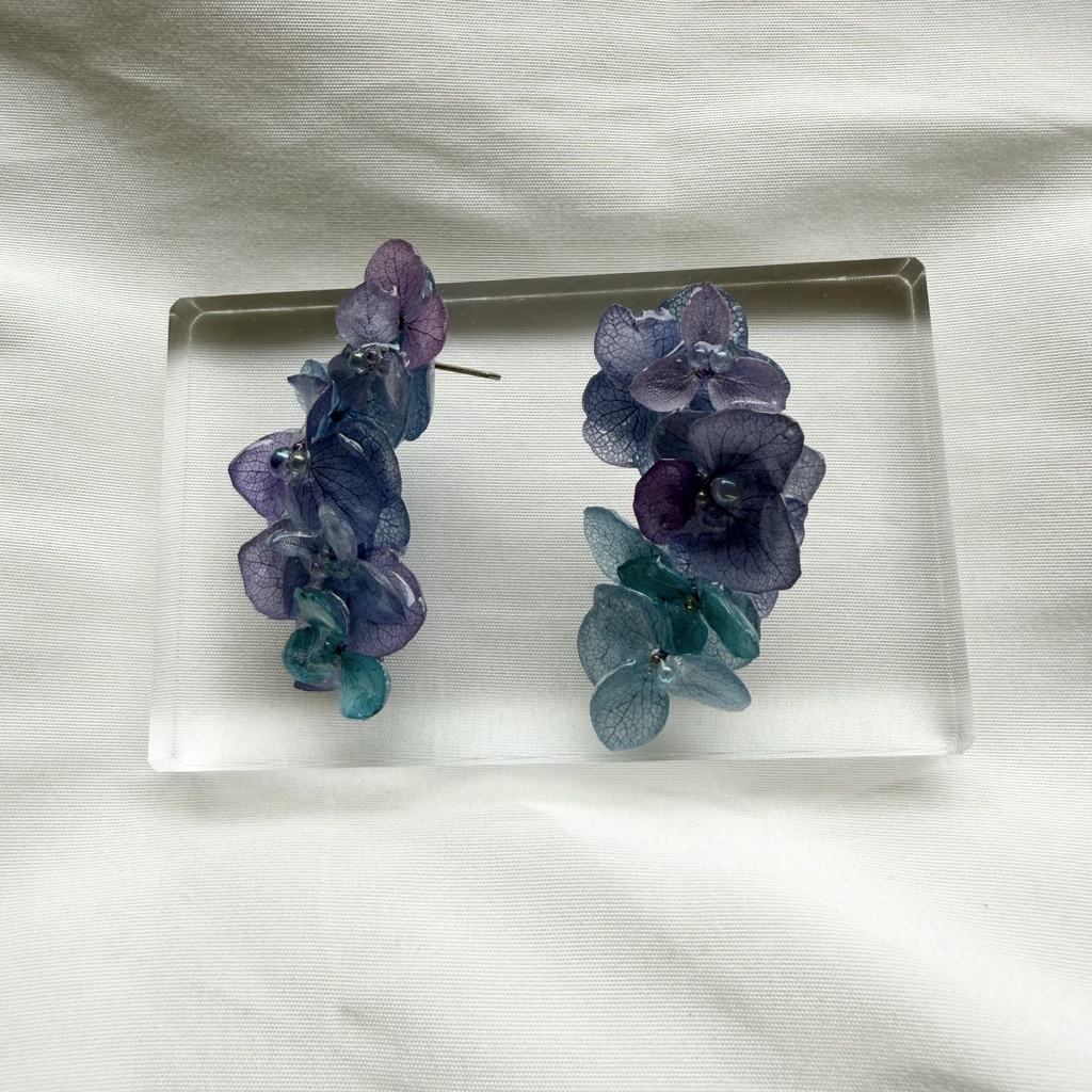 no.376 再販 紫陽花連なるピアス 本物のお花 紫陽花 ブルーmix バブル サージカルステンレス ピアス