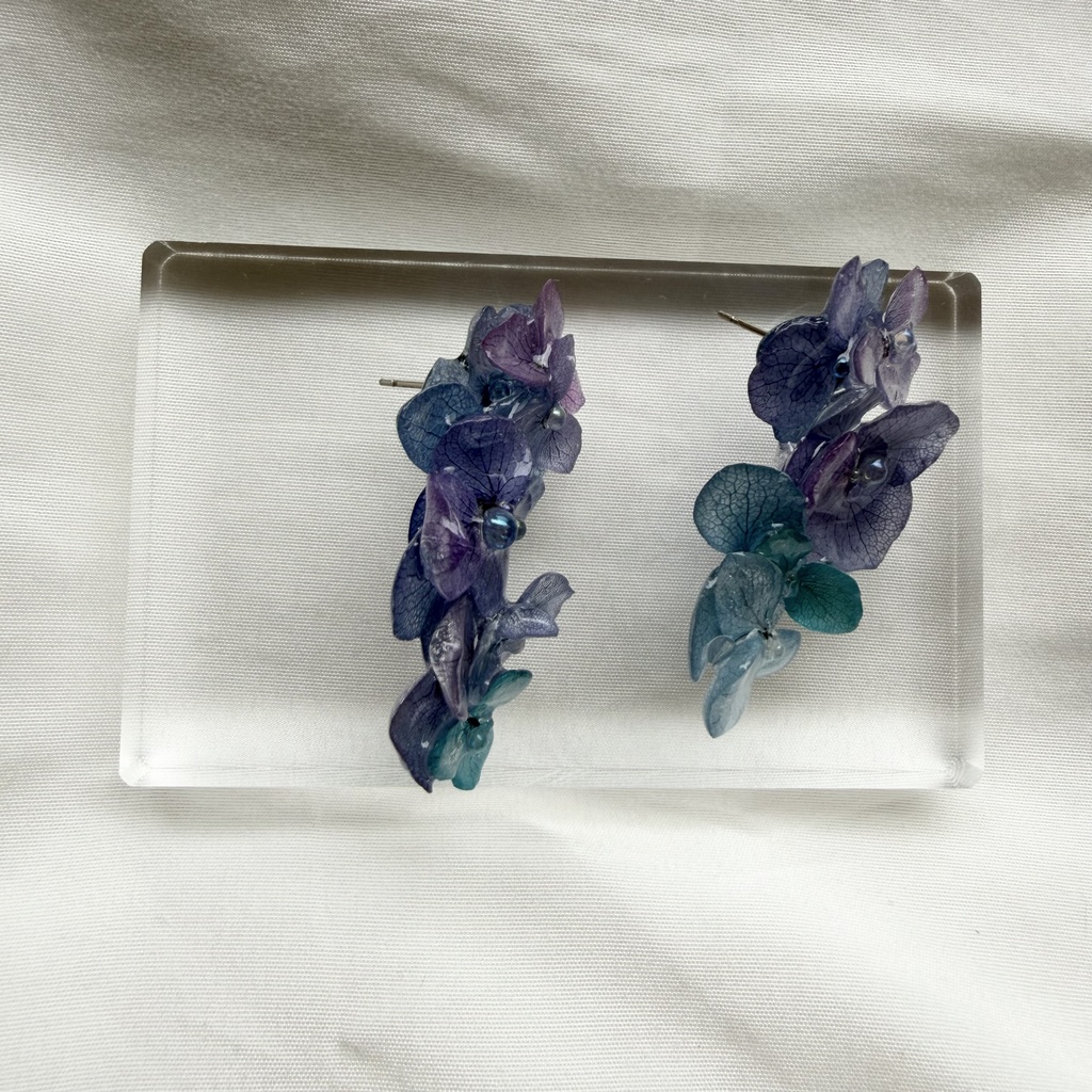 no.376 再販 紫陽花連なるピアス 本物のお花 紫陽花 ブルーmix バブル サージカルステンレス ピアス
