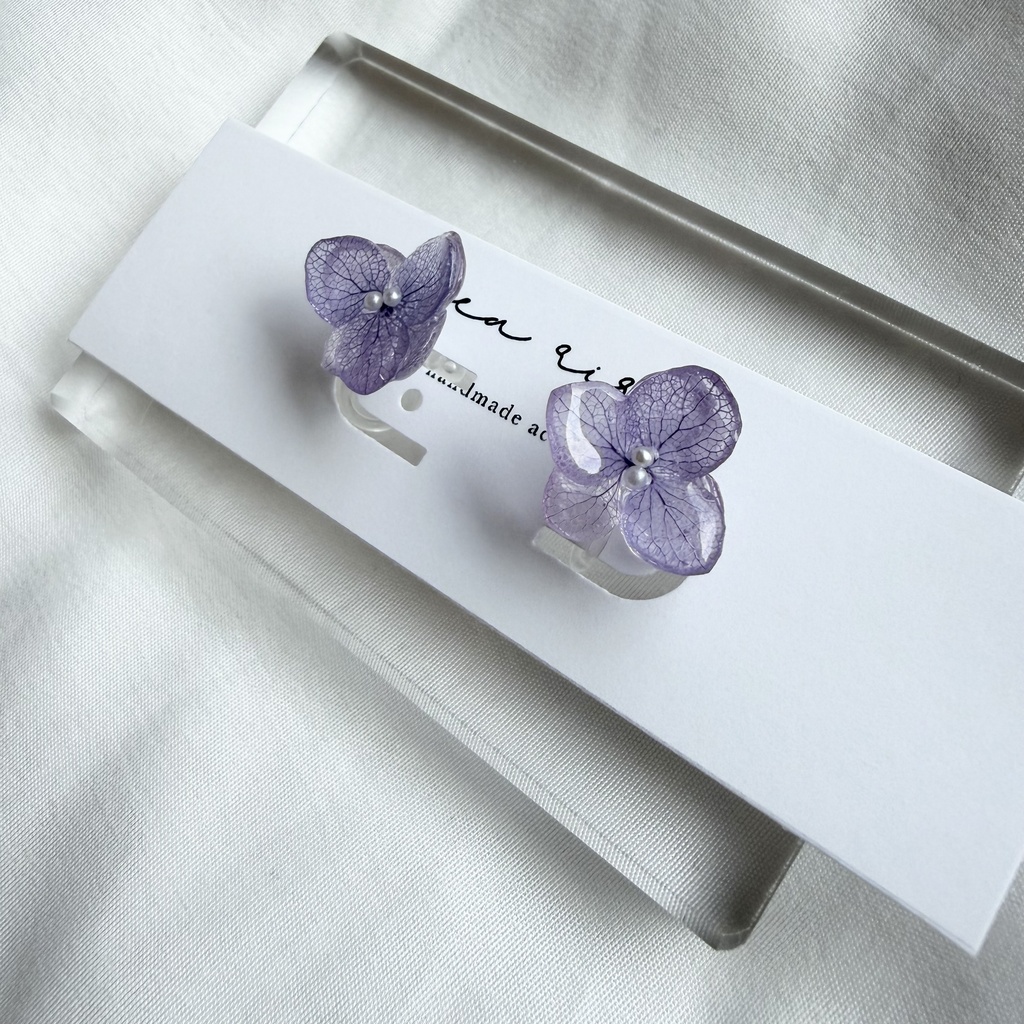 no.377 パープル紫陽花のちいさなお花のイヤリング 本物のお花 紫陽花 パープル 樹脂ノンホールイヤリング