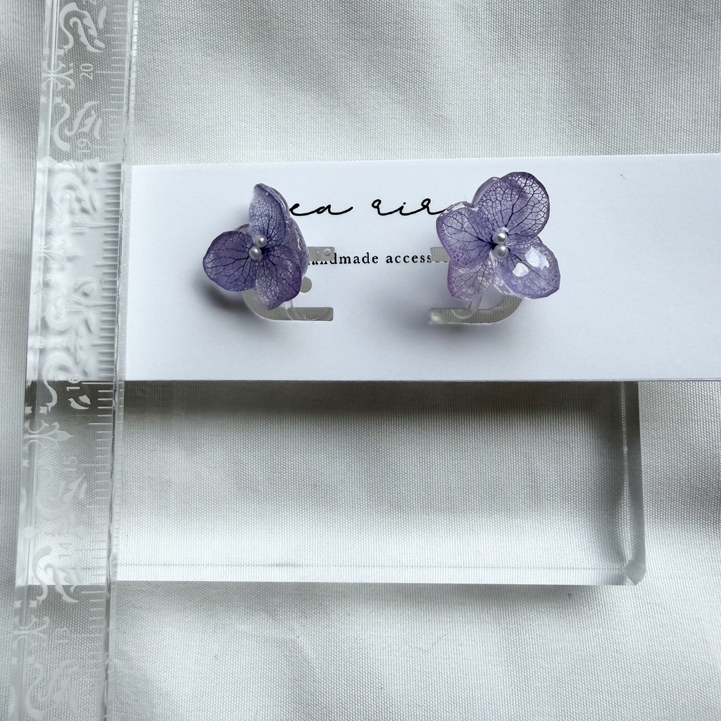 no.377 パープル紫陽花のちいさなお花のイヤリング 本物のお花 紫陽花 パープル 樹脂ノンホールイヤリング