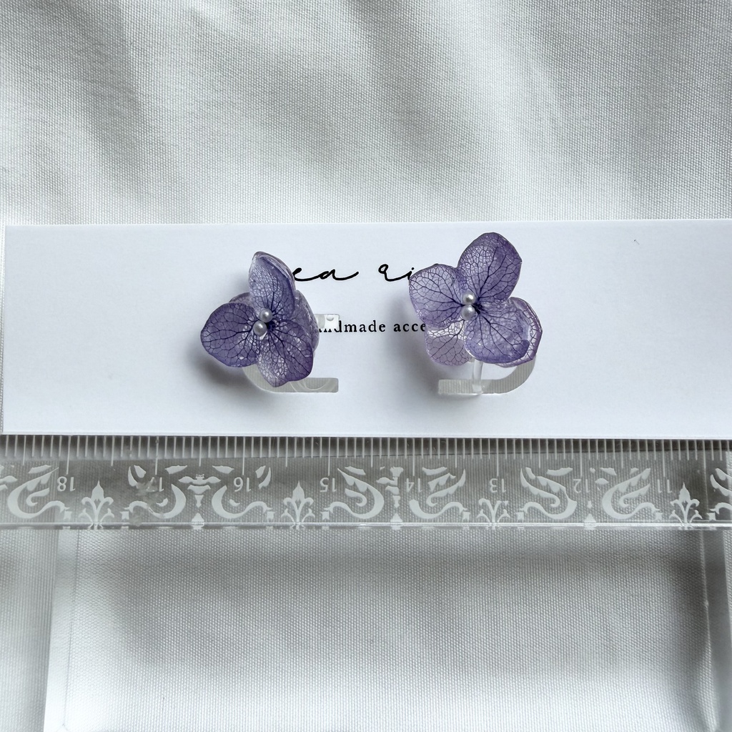no.377 パープル紫陽花のちいさなお花のイヤリング 本物のお花 紫陽花 パープル 樹脂ノンホールイヤリング