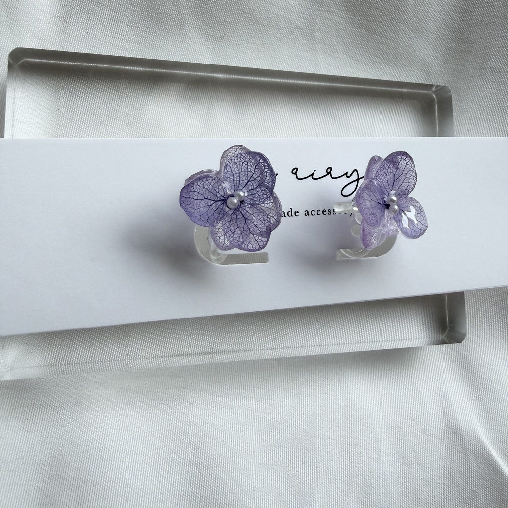 no.377 パープル紫陽花のちいさなお花のイヤリング 本物のお花 紫陽花 パープル 樹脂ノンホールイヤリング
