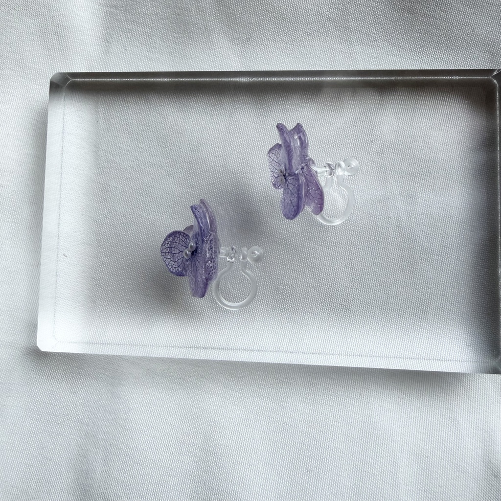 no.377 パープル紫陽花のちいさなお花のイヤリング 本物のお花 紫陽花 パープル 樹脂ノンホールイヤリング