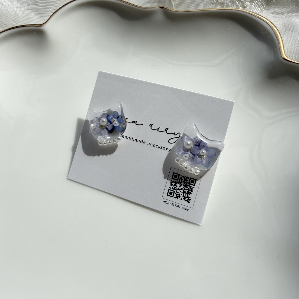 no.384 sale 再販 勿忘草のねこちゃんピアス 忘れな草 パール ブルー クリア フラワー 猫 ステンレス ピアス