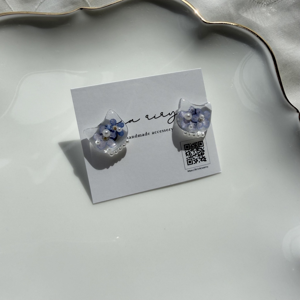 no.384 sale 再販 勿忘草のねこちゃんピアス 忘れな草 パール ブルー クリア フラワー 猫 ステンレス ピアス