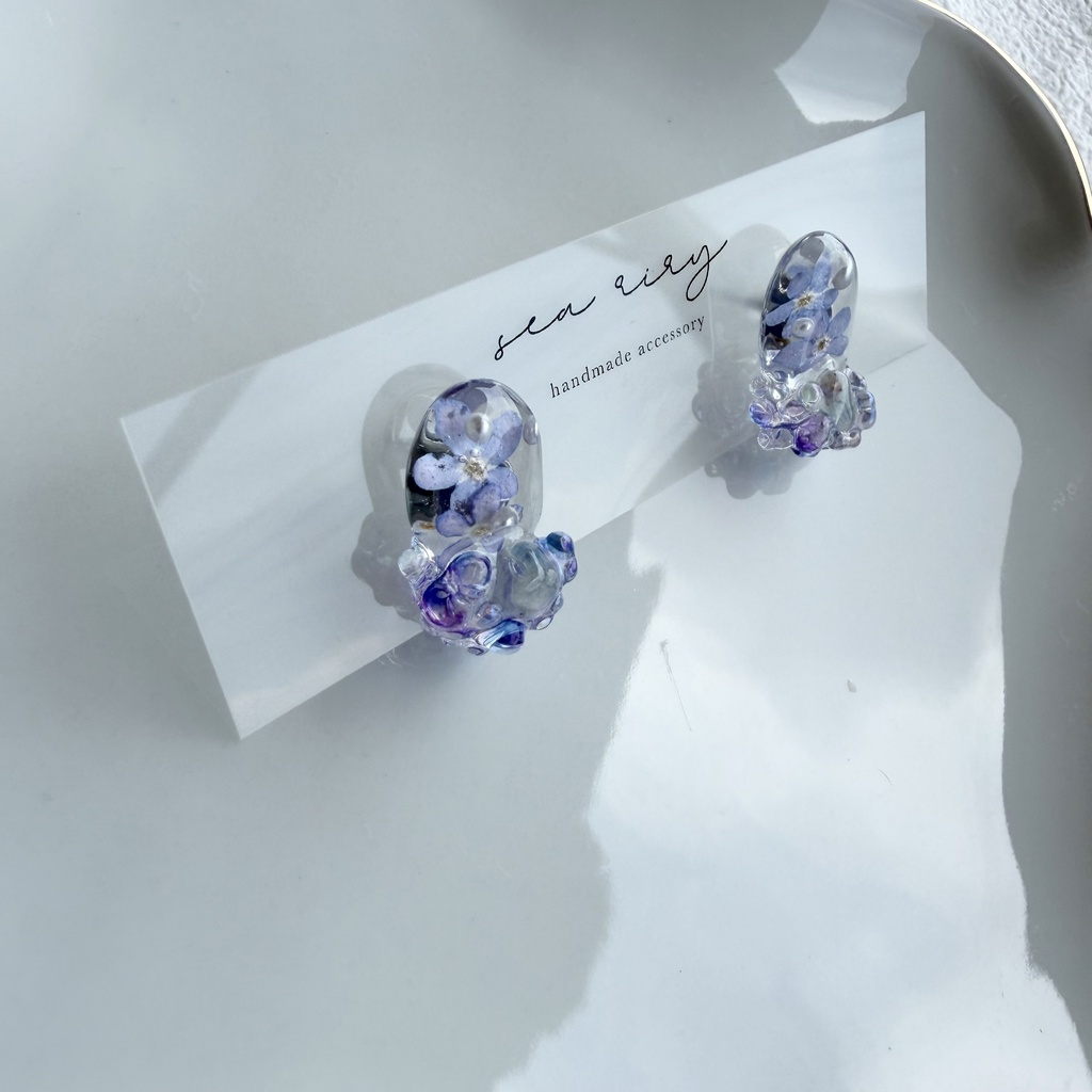 no.385 勿忘草と天然石のつぶつぶピアス 忘れな草 ブルー パール レインボーフローライト チェコビーズ