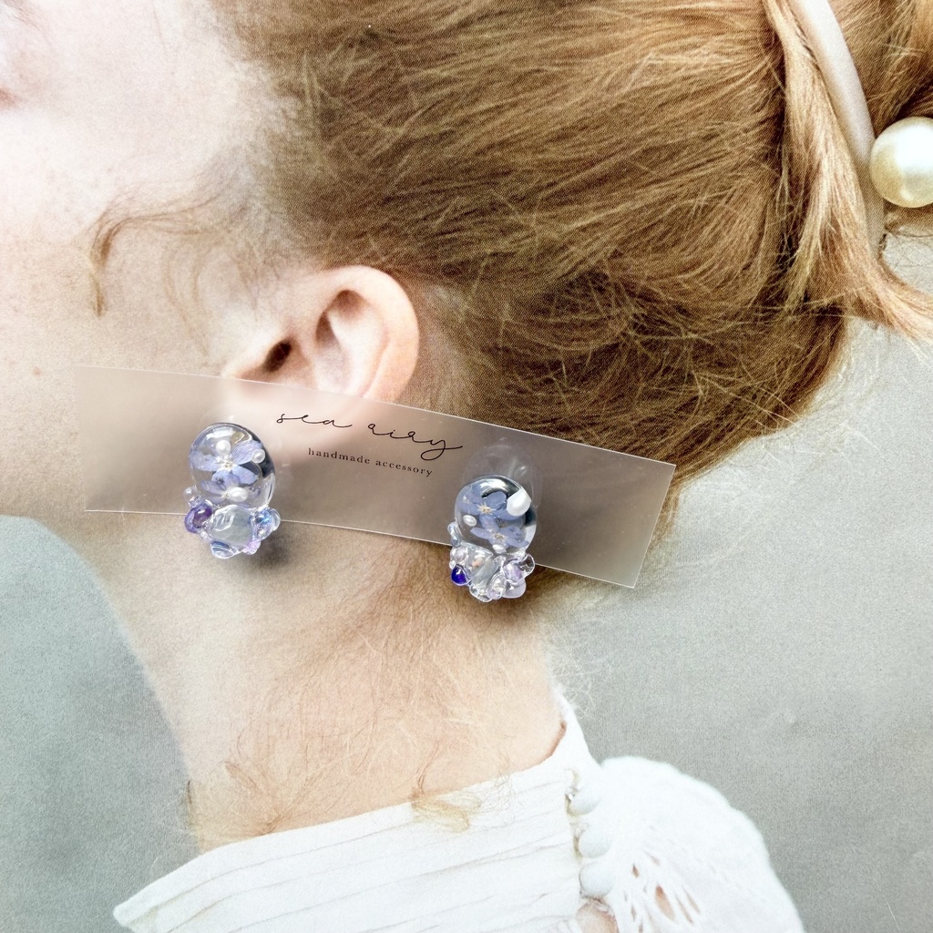no.385 勿忘草と天然石のつぶつぶピアス 忘れな草 ブルー パール レインボーフローライト チェコビーズ