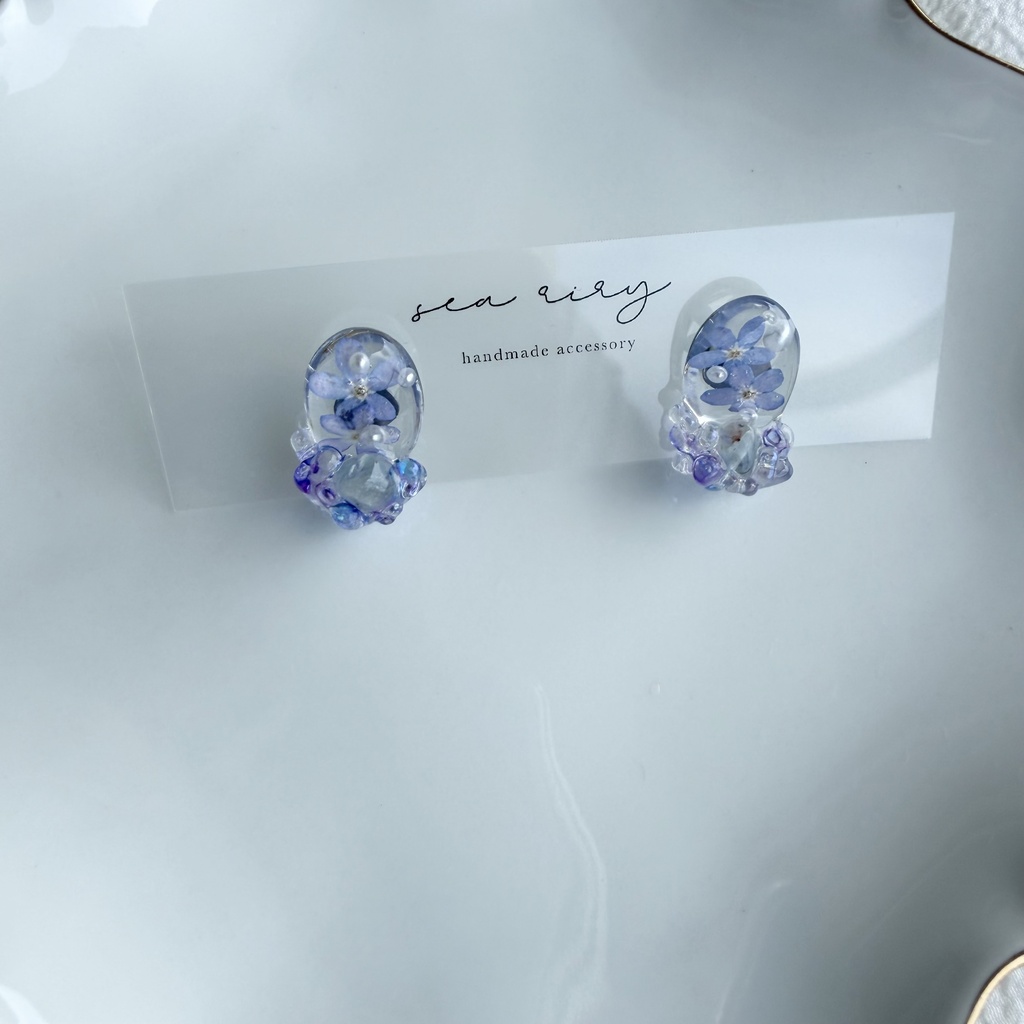 no.385 勿忘草と天然石のつぶつぶピアス 忘れな草 ブルー パール レインボーフローライト チェコビーズ