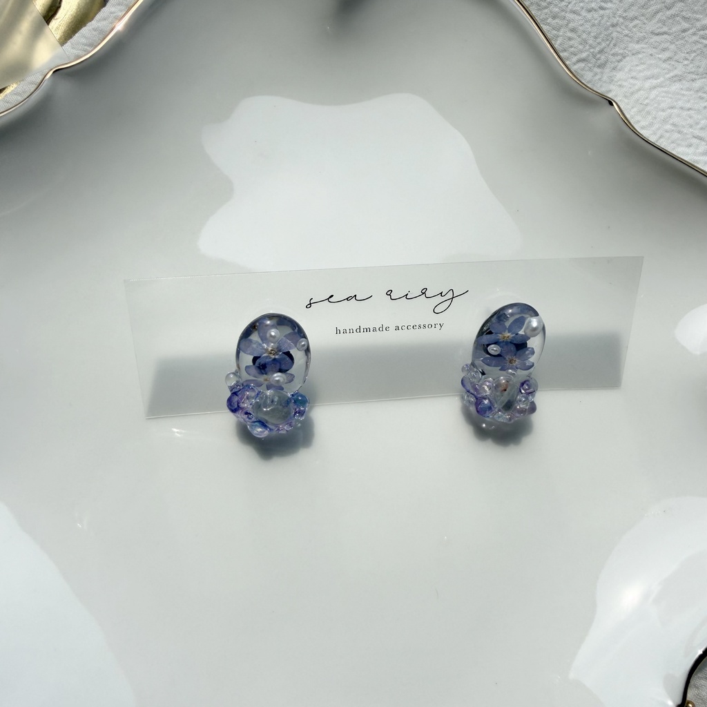 no.385 勿忘草と天然石のつぶつぶピアス 忘れな草 ブルー パール レインボーフローライト チェコビーズ