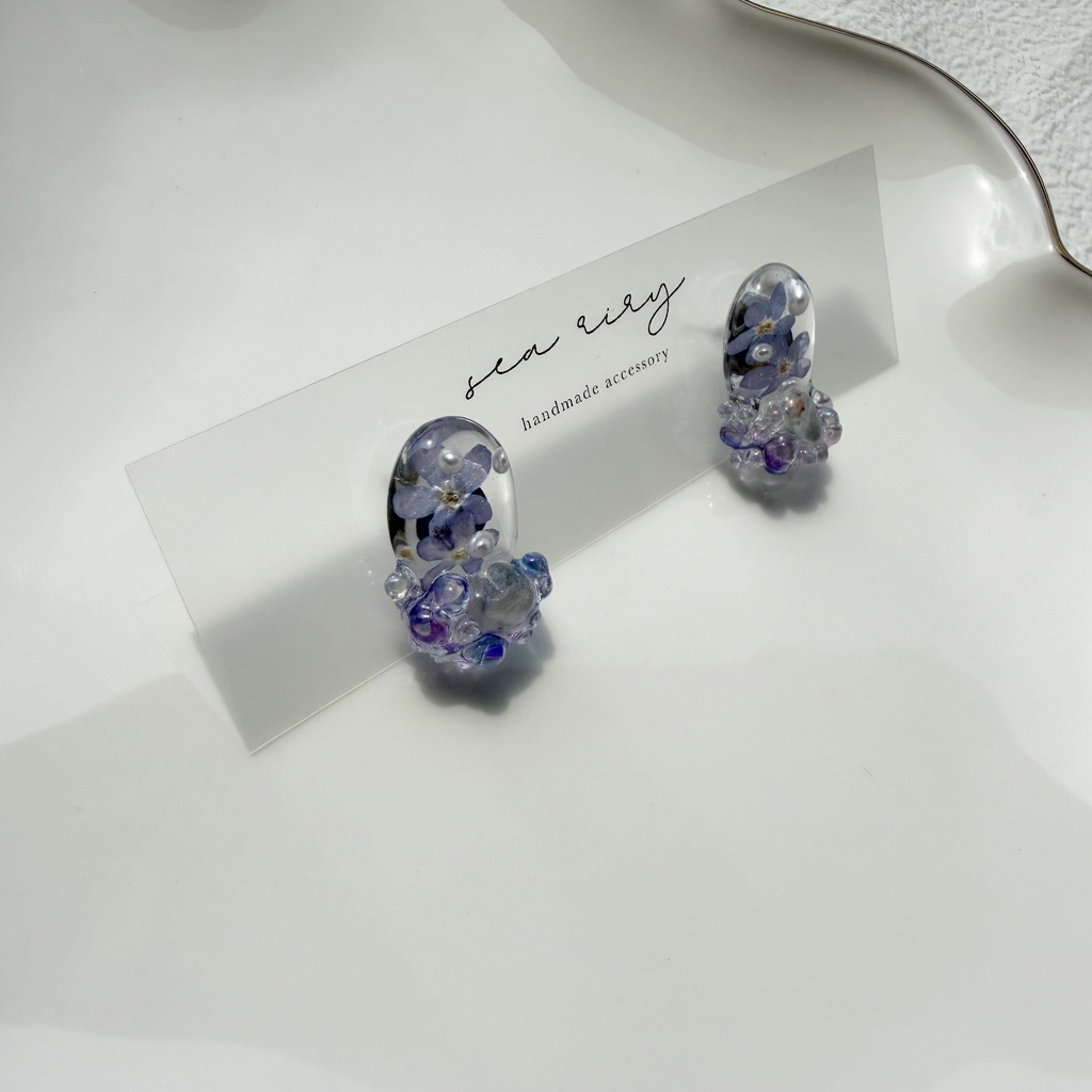 no.385 勿忘草と天然石のつぶつぶピアス 忘れな草 ブルー パール レインボーフローライト チェコビーズ