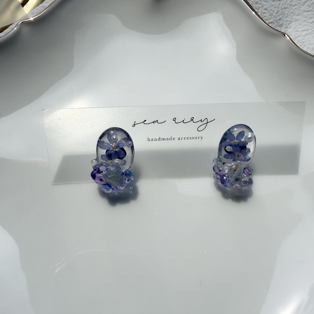 no.385 勿忘草と天然石のつぶつぶピアス 忘れな草 ブルー パール レインボーフローライト チェコビーズ