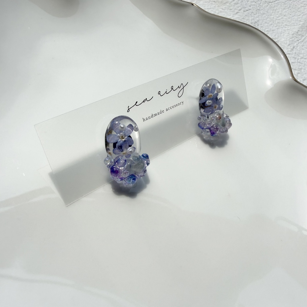 no.385 勿忘草と天然石のつぶつぶピアス 忘れな草 ブルー パール レインボーフローライト チェコビーズ