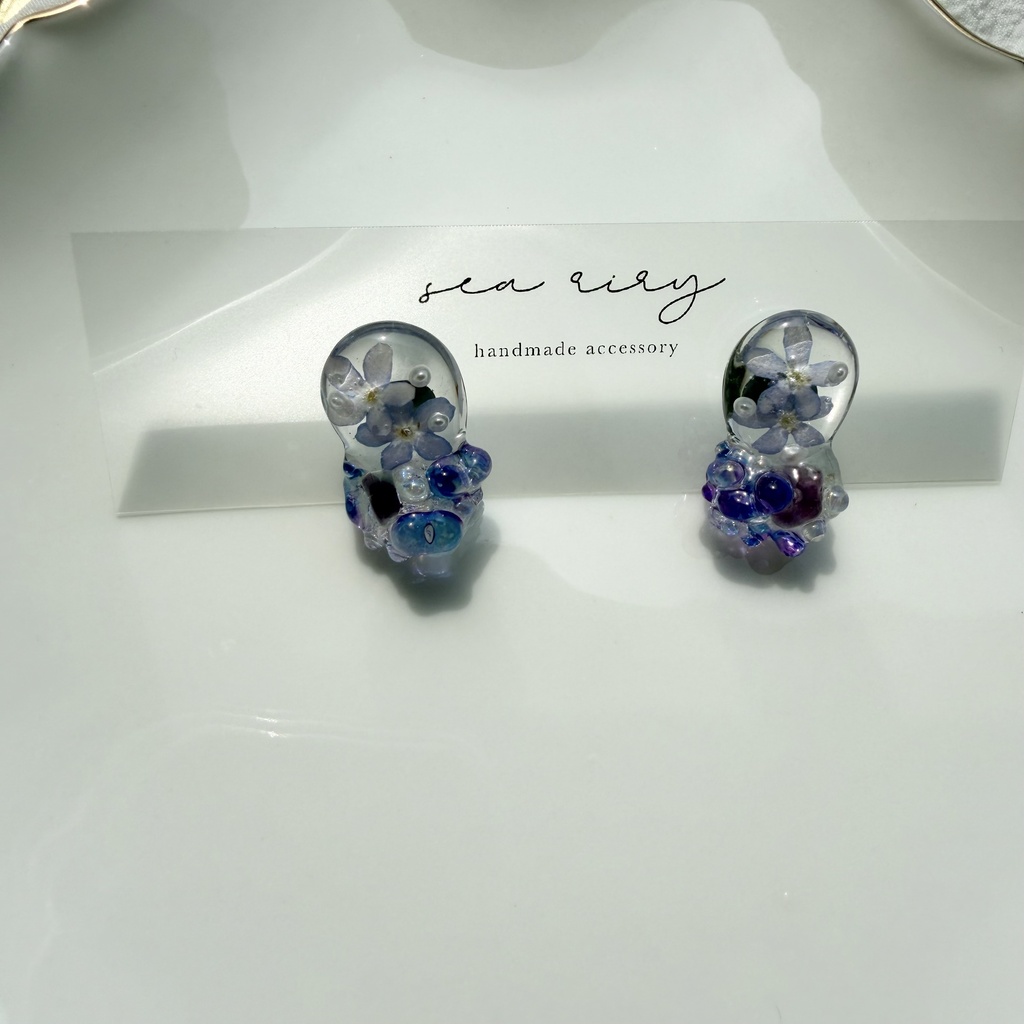 no.386 勿忘草と天然石のつぶつぶピアス 忘れな草 ブルー パール レインボーフローライト チェコビーズ