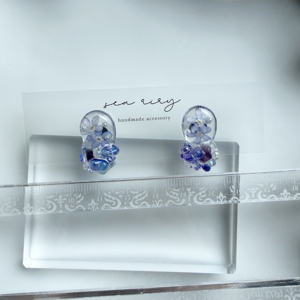 no.386 勿忘草と天然石のつぶつぶピアス 忘れな草 ブルー パール レインボーフローライト チェコビーズ