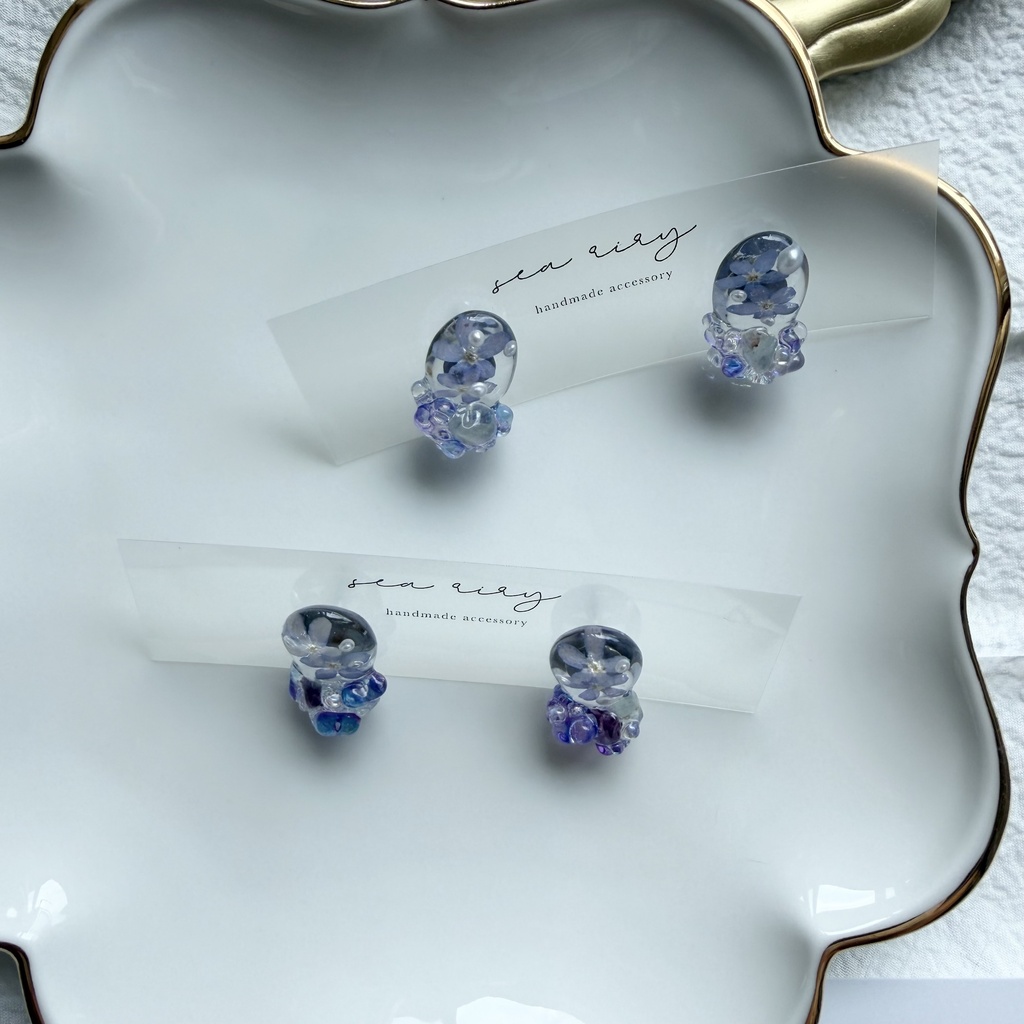no.386 勿忘草と天然石のつぶつぶピアス 忘れな草 ブルー パール レインボーフローライト チェコビーズ