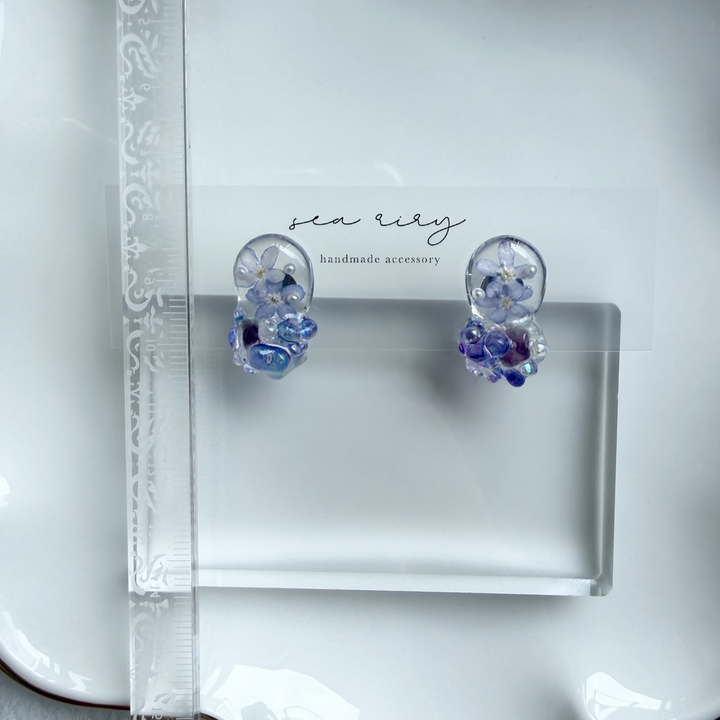 no.386 勿忘草と天然石のつぶつぶピアス 忘れな草 ブルー パール レインボーフローライト チェコビーズ