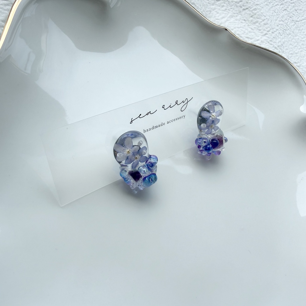 no.386 勿忘草と天然石のつぶつぶピアス 忘れな草 ブルー パール レインボーフローライト チェコビーズ