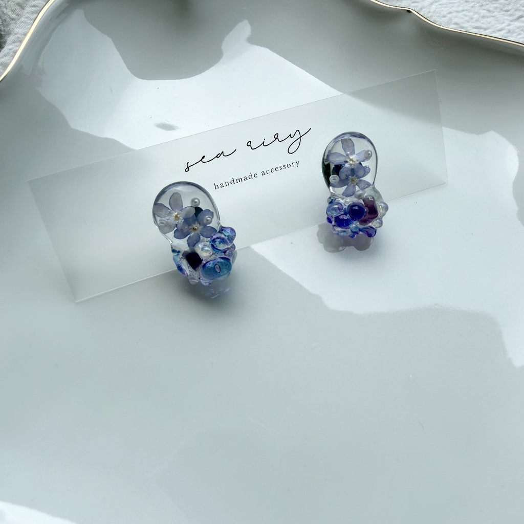 no.386 勿忘草と天然石のつぶつぶピアス 忘れな草 ブルー パール レインボーフローライト チェコビーズ