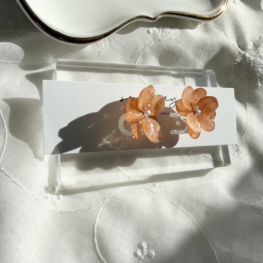 no.408 再販 ブリックオレンジの紫陽花イヤリング アジサイ パール オレンジ 樹脂ノンホールピアス