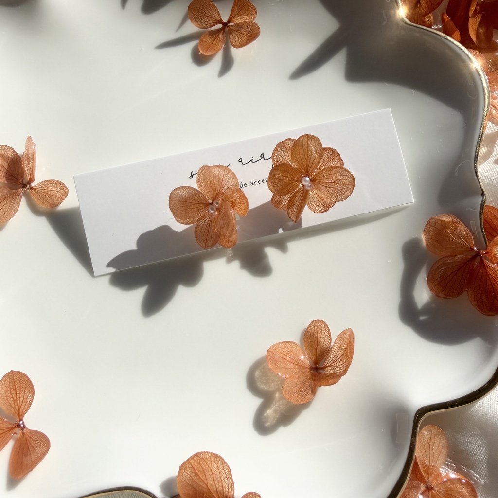no.408  再販  ブリックオレンジの紫陽花イヤリング  アジサイ  パール  オレンジ  樹脂ノンホールピアス  
