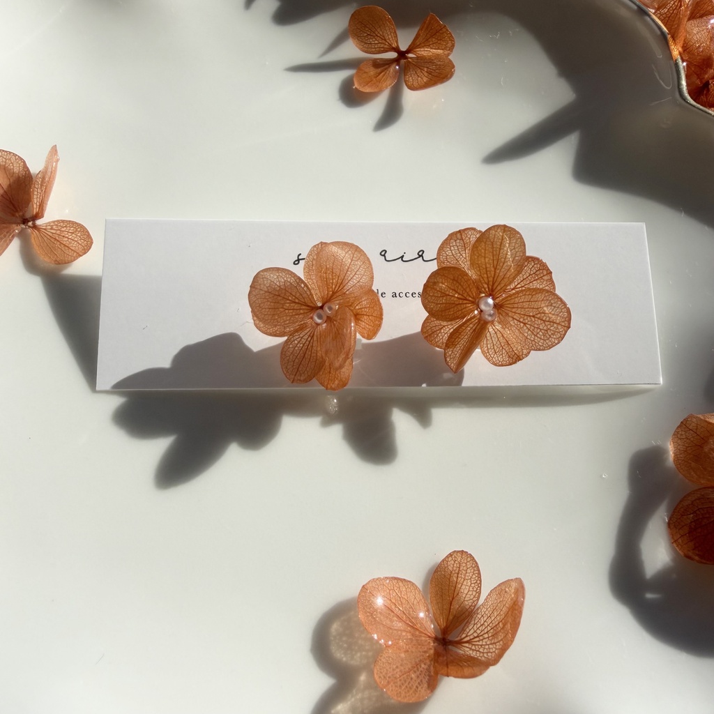 no.408 再販 ブリックオレンジの紫陽花イヤリング アジサイ パール オレンジ 樹脂ノンホールピアス