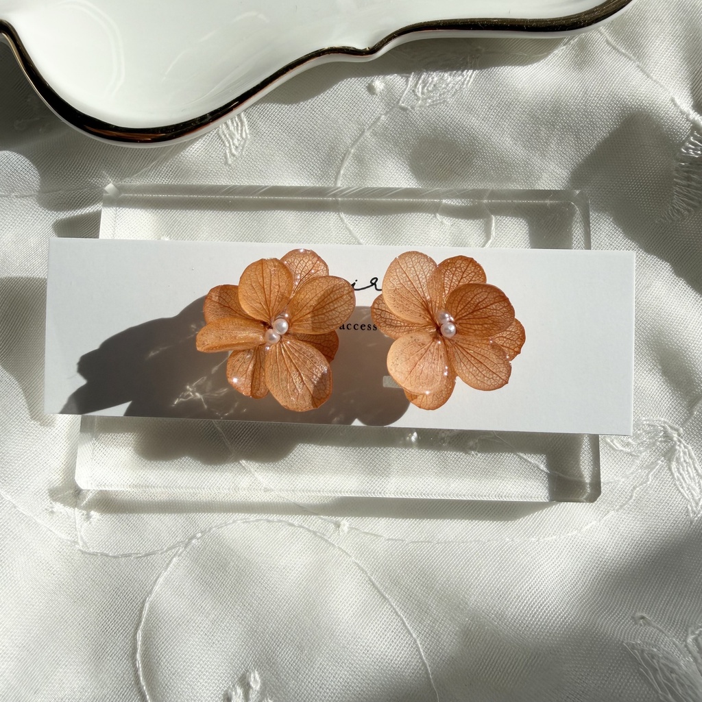 no.408 再販 ブリックオレンジの紫陽花イヤリング アジサイ パール オレンジ 樹脂ノンホールピアス