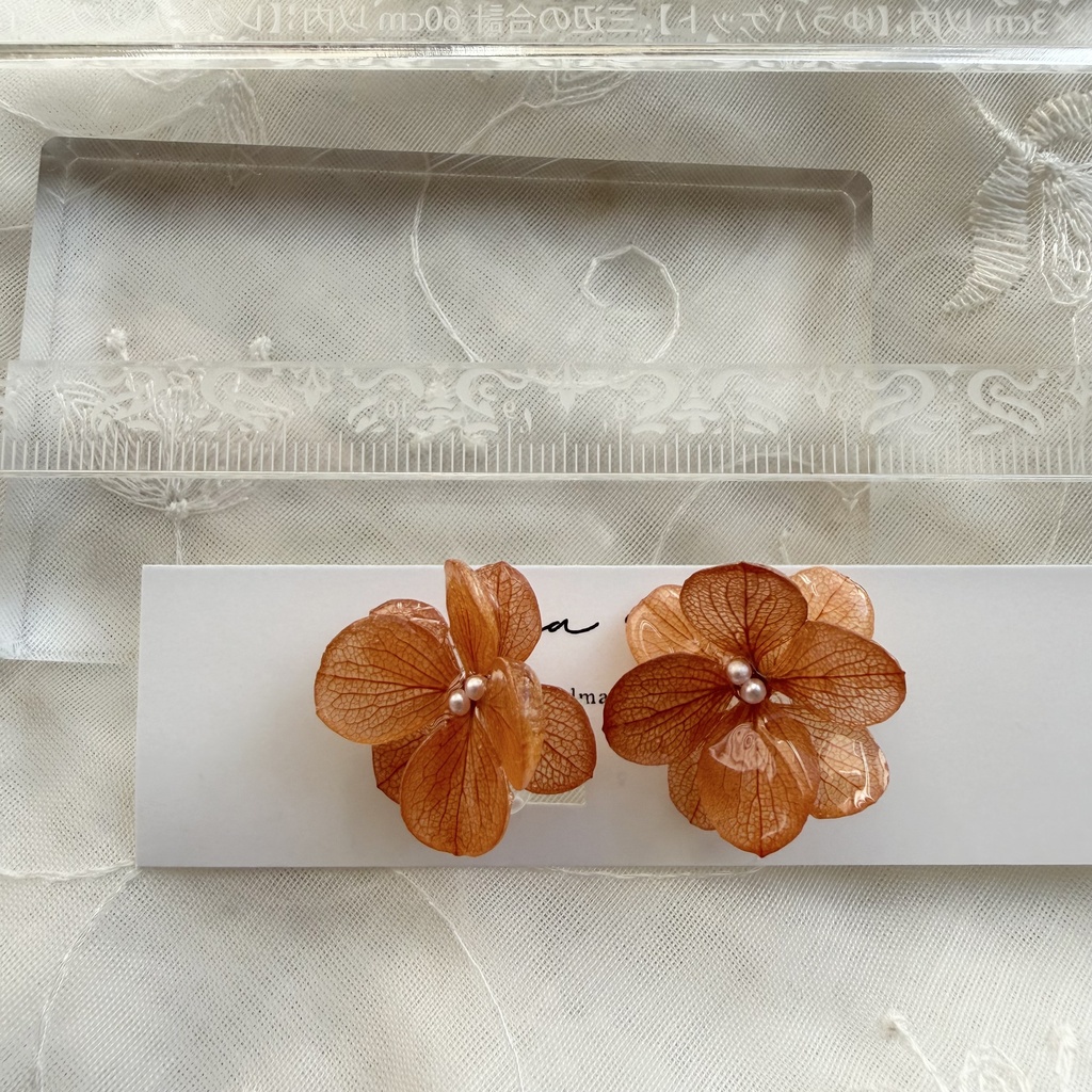 no.408 再販 ブリックオレンジの紫陽花イヤリング アジサイ パール オレンジ 樹脂ノンホールピアス
