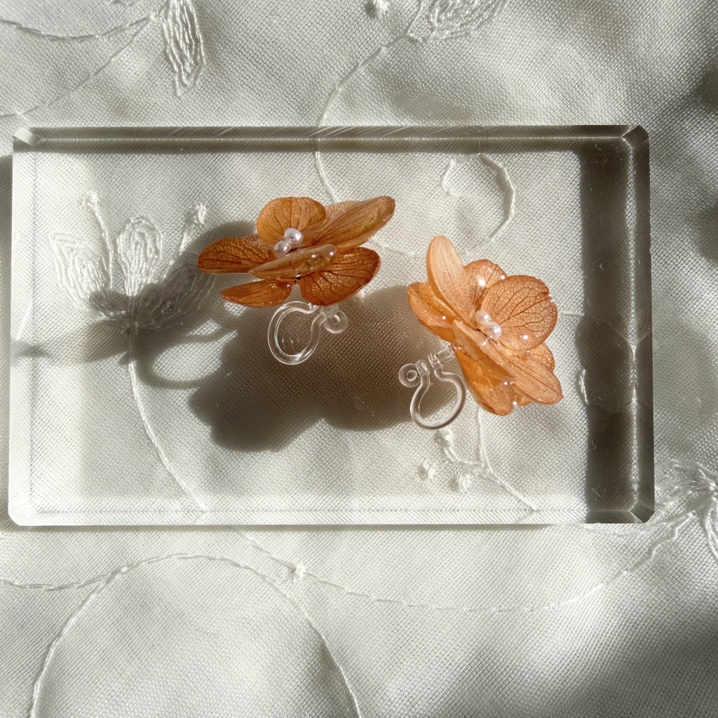 no.408 再販 ブリックオレンジの紫陽花イヤリング アジサイ パール オレンジ 樹脂ノンホールピアス
