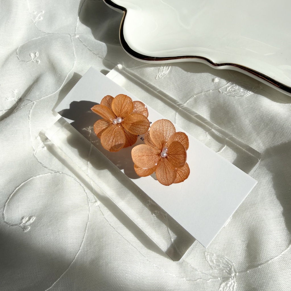 no.408 再販 ブリックオレンジの紫陽花イヤリング アジサイ パール オレンジ 樹脂ノンホールピアス