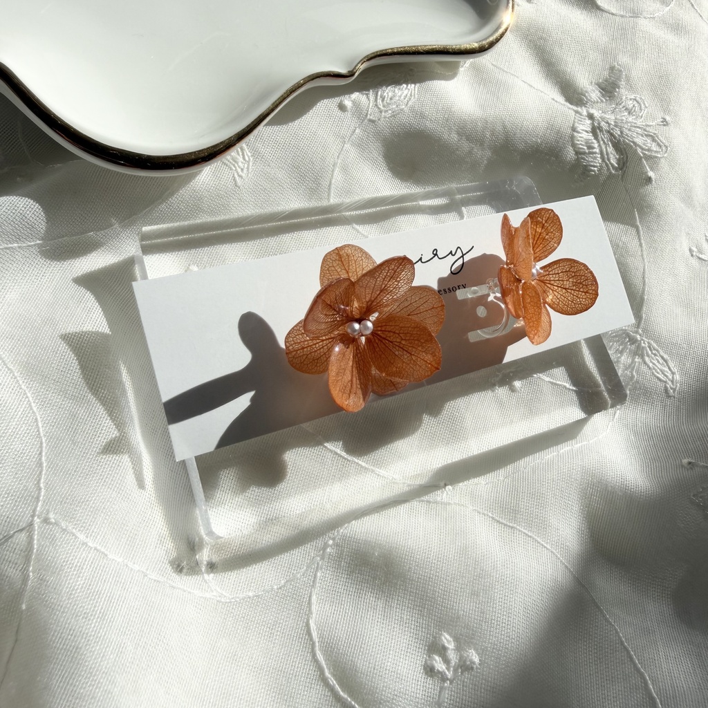 no.409 再販 ブリックオレンジの紫陽花イヤリング アジサイ パール オレンジ 樹脂ノンホールピアス