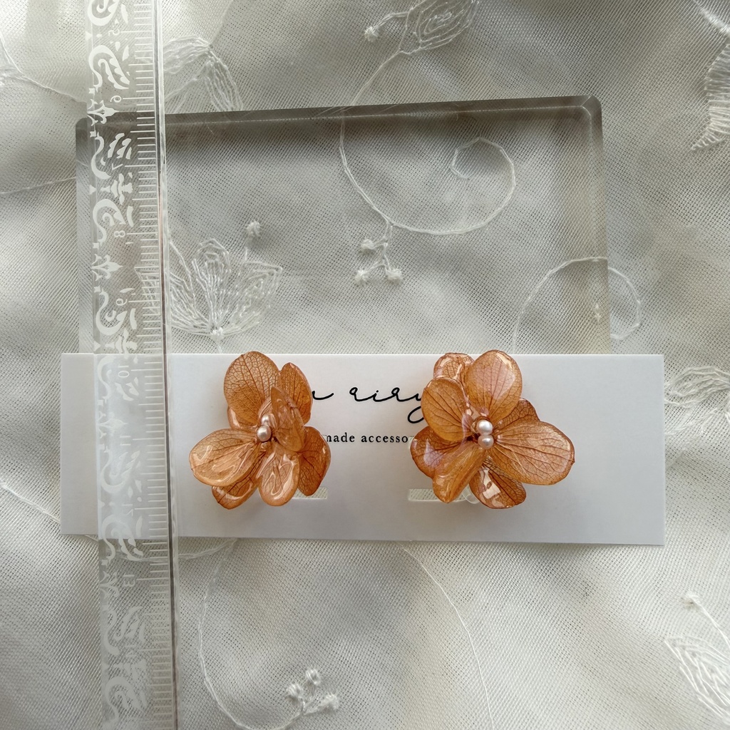no.409 再販 ブリックオレンジの紫陽花イヤリング アジサイ パール オレンジ 樹脂ノンホールピアス