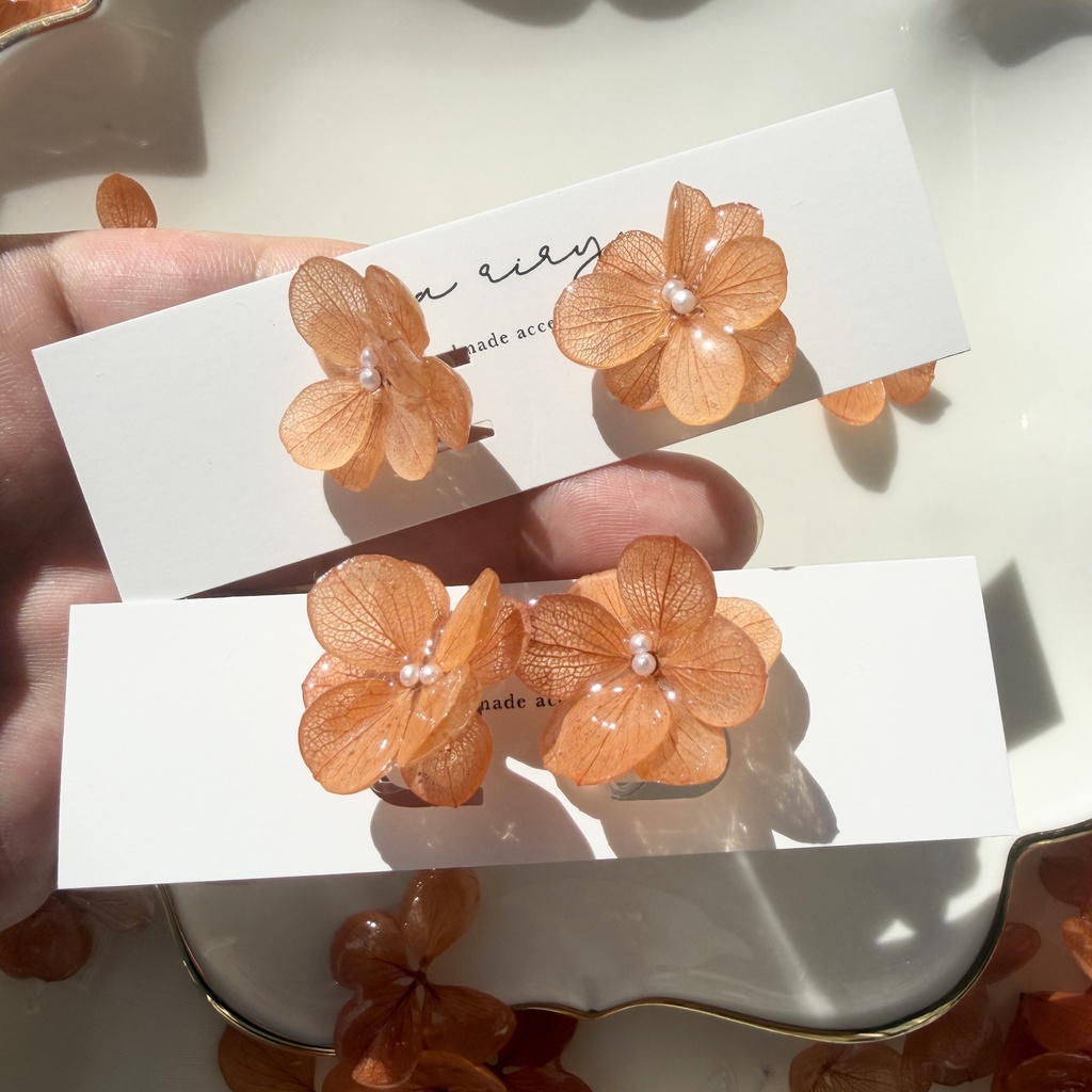 no.409 再販 ブリックオレンジの紫陽花イヤリング アジサイ パール オレンジ 樹脂ノンホールピアス