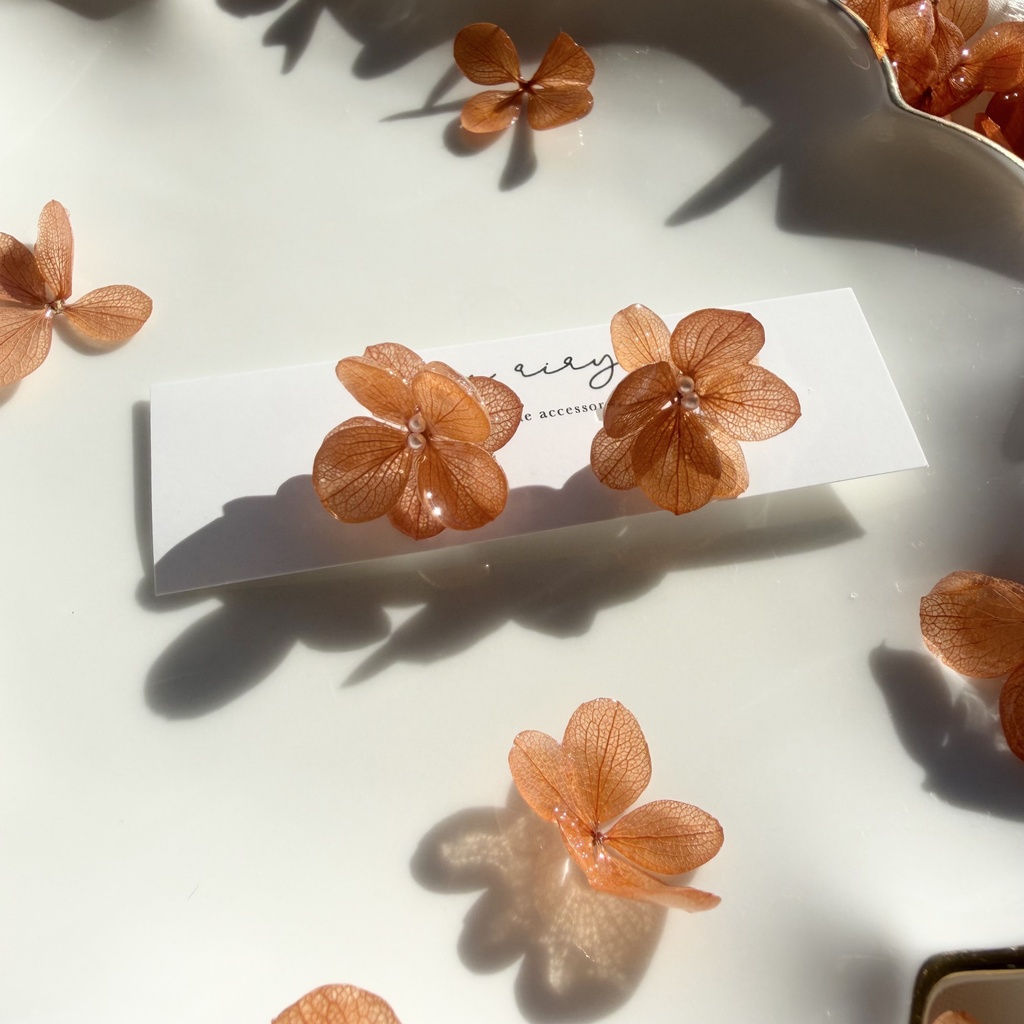 no.409 再販 ブリックオレンジの紫陽花イヤリング アジサイ パール オレンジ 樹脂ノンホールピアス