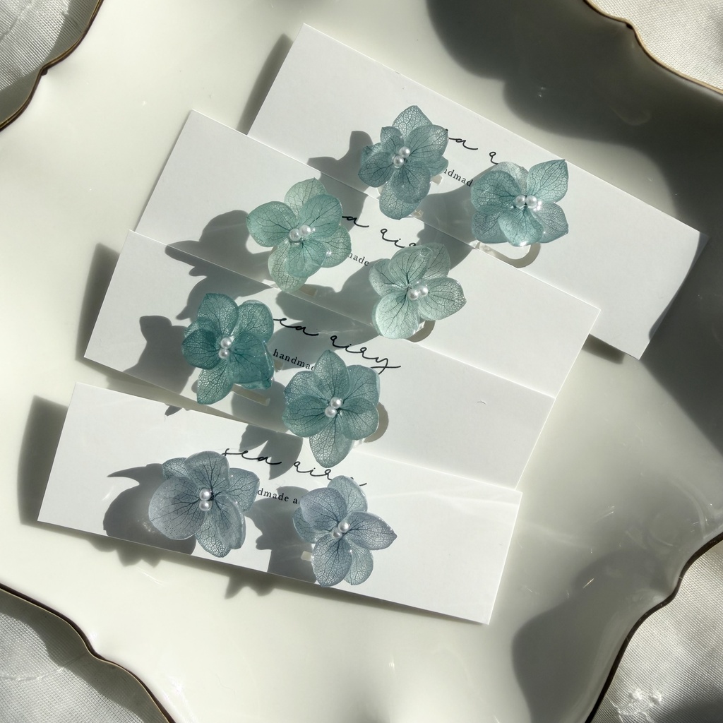 no.410 くすみブルーのノンホールピアス 本物のお花 紫陽花 パール 樹脂ノンホールピアス イヤリング 耳飾り