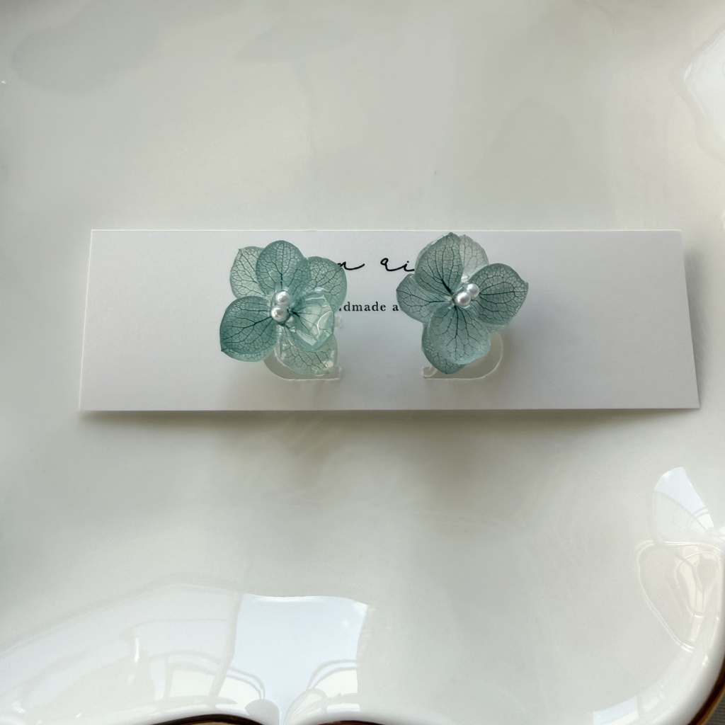 no.411 くすみグリーンのノンホールピアス 本物のお花 紫陽花 パール 樹脂ノンホールピアス イヤリング