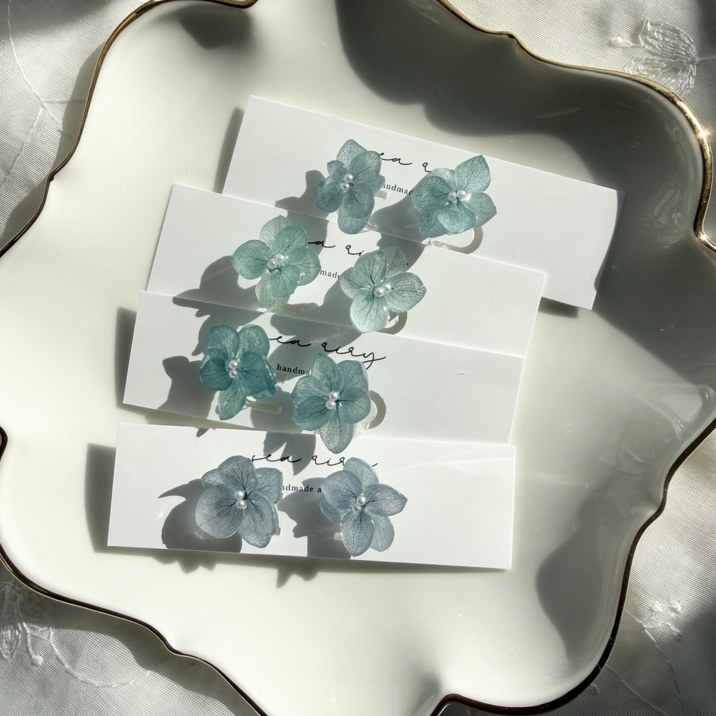 no.411 くすみグリーンのノンホールピアス 本物のお花 紫陽花 パール 樹脂ノンホールピアス イヤリング
